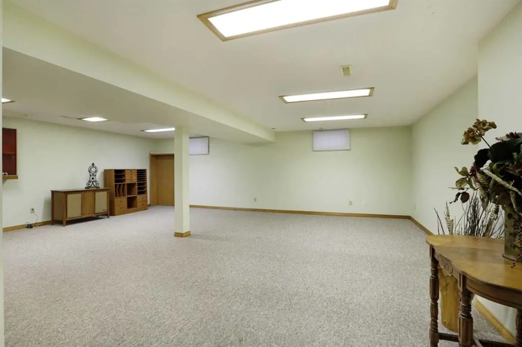 731 Parkland Drive E