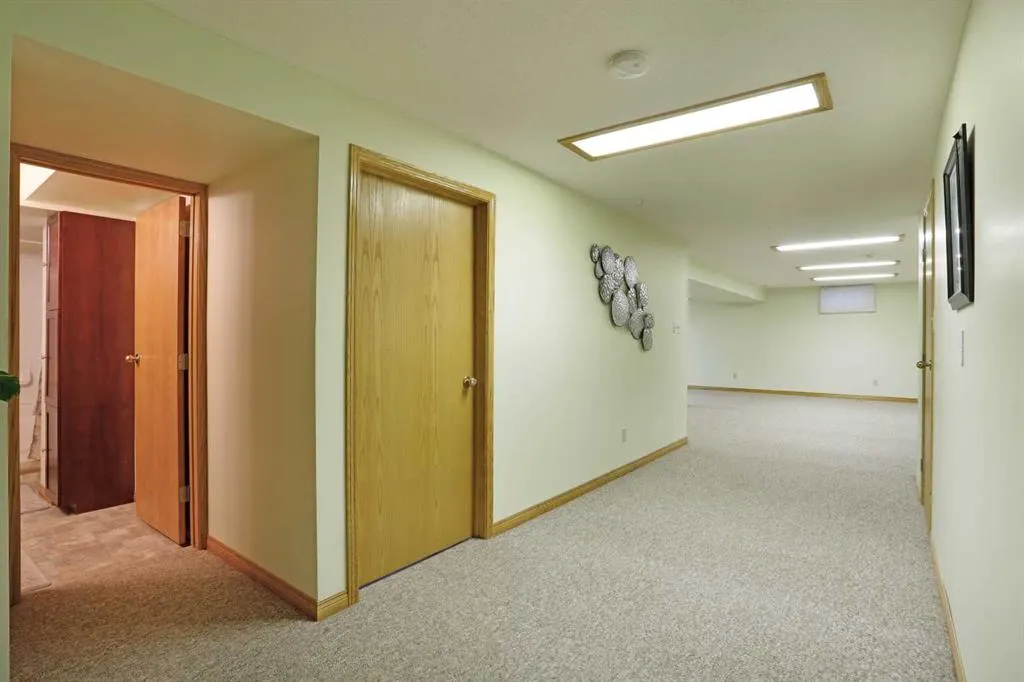 731 Parkland Drive E