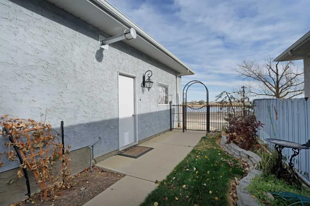 731 Parkland Drive E