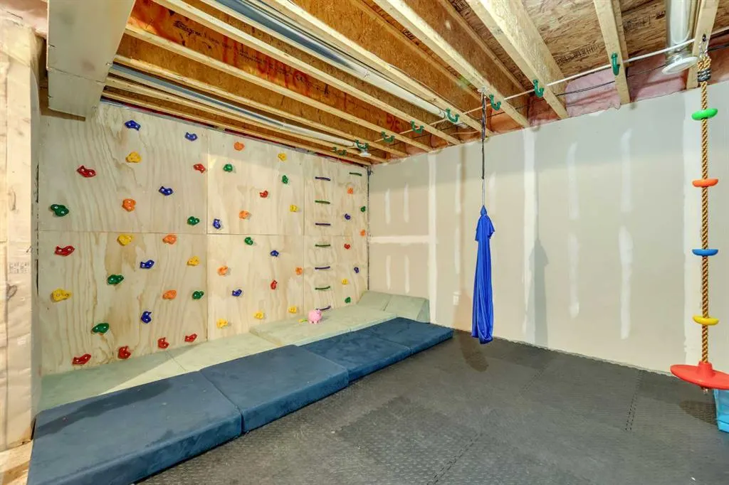 11 Williamstown Gardens NW