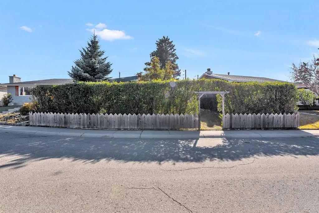 212 Dovercrest Place SE