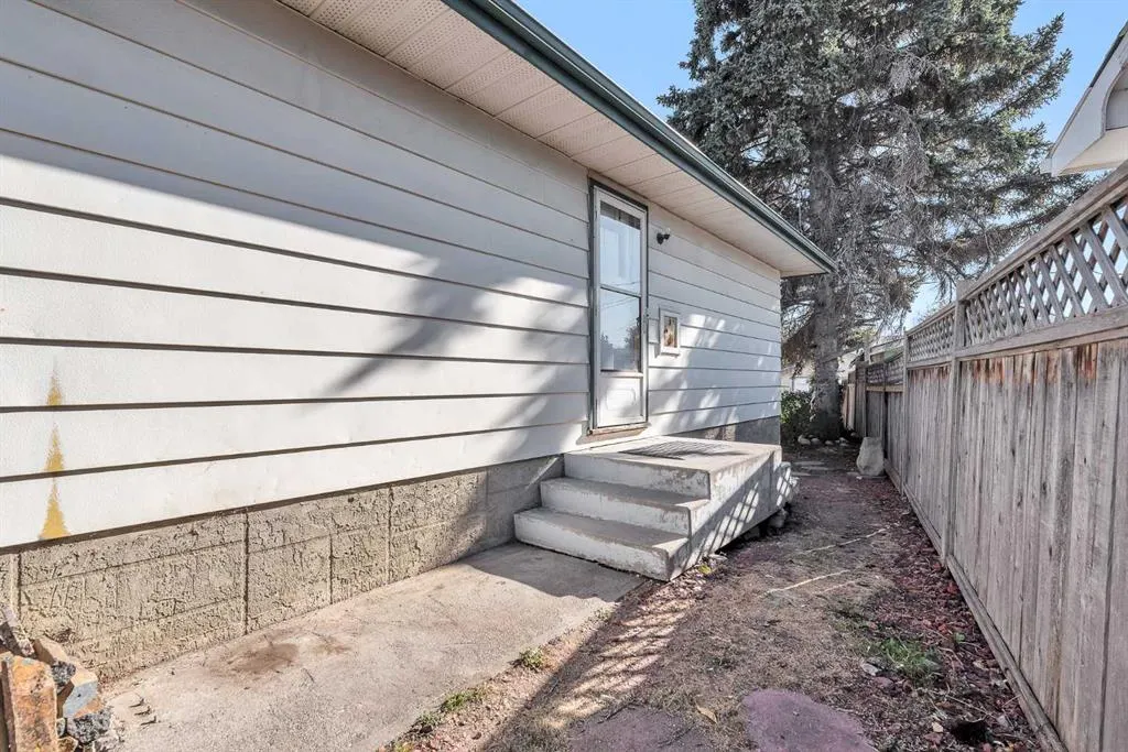 212 Dovercrest Place SE