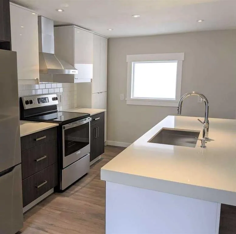 866 Balmoral Street SE