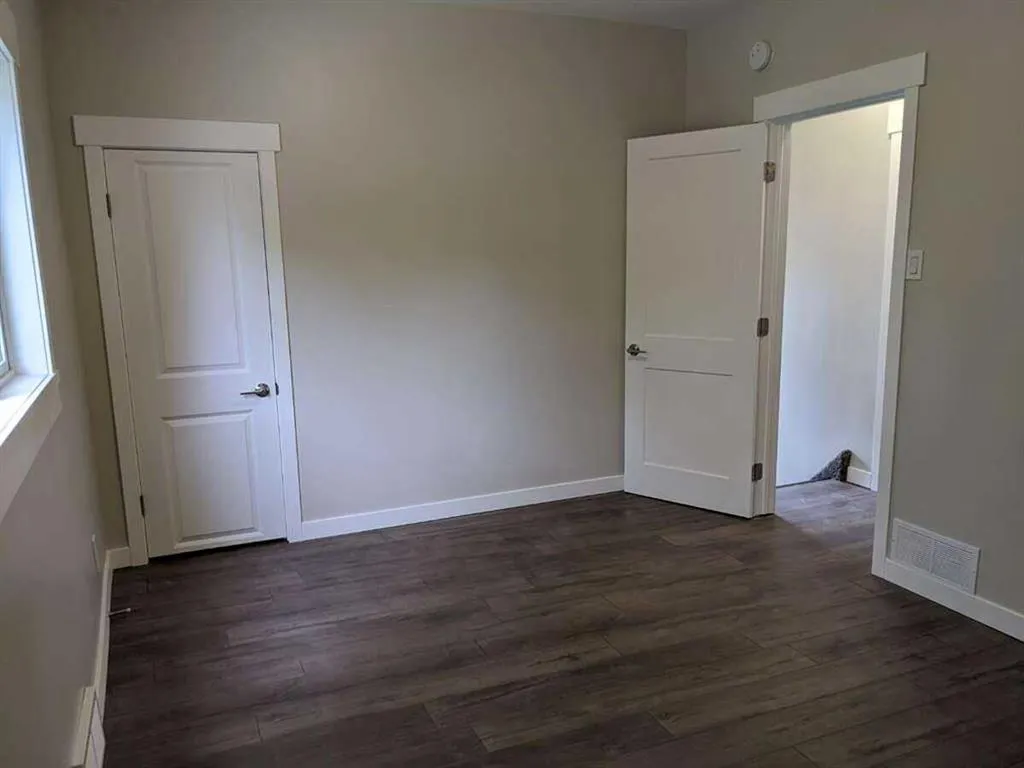 866 Balmoral Street SE