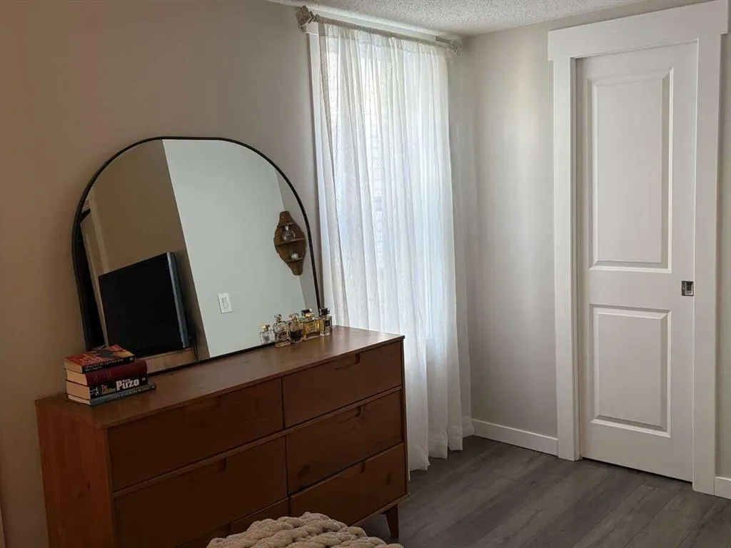 866 Balmoral Street SE