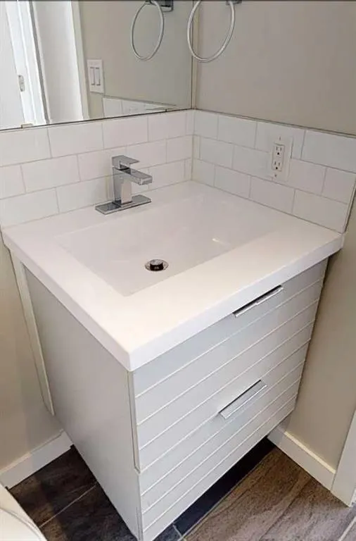 866 Balmoral Street SE