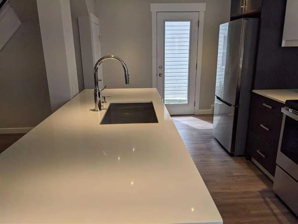 866 Balmoral Street SE