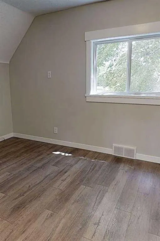 866 Balmoral Street SE