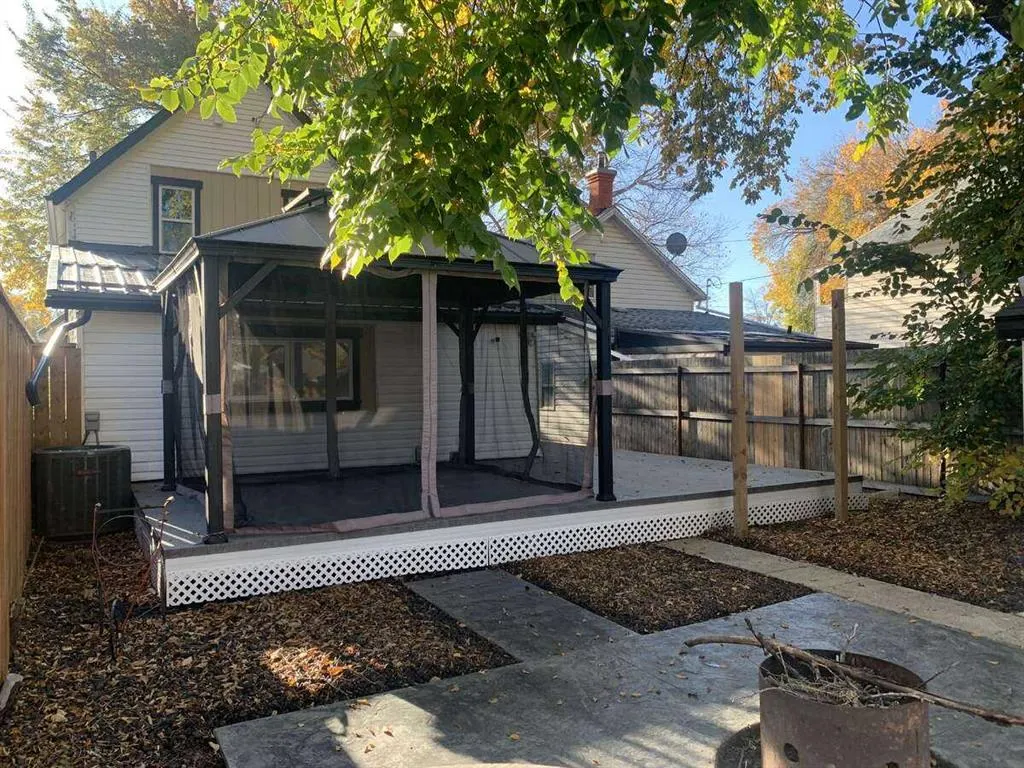 866 Balmoral Street SE