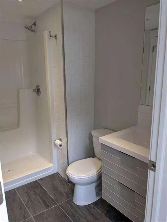 866 Balmoral Street SE