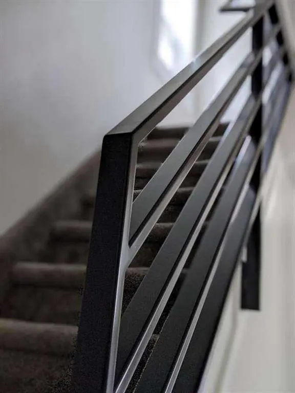 866 Balmoral Street SE