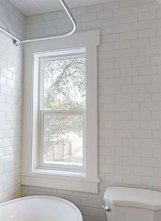 866 Balmoral Street SE