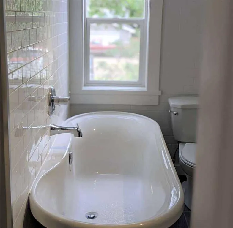 866 Balmoral Street SE