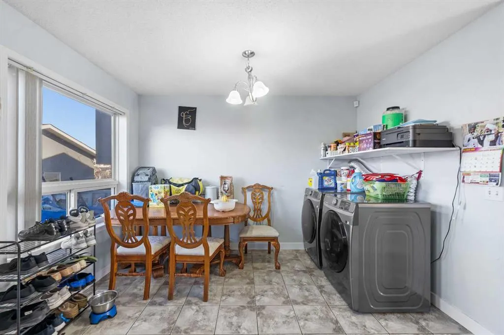 8 Martin Crossing Crescent NE