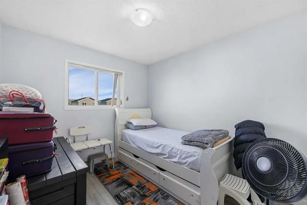 8 Martin Crossing Crescent NE