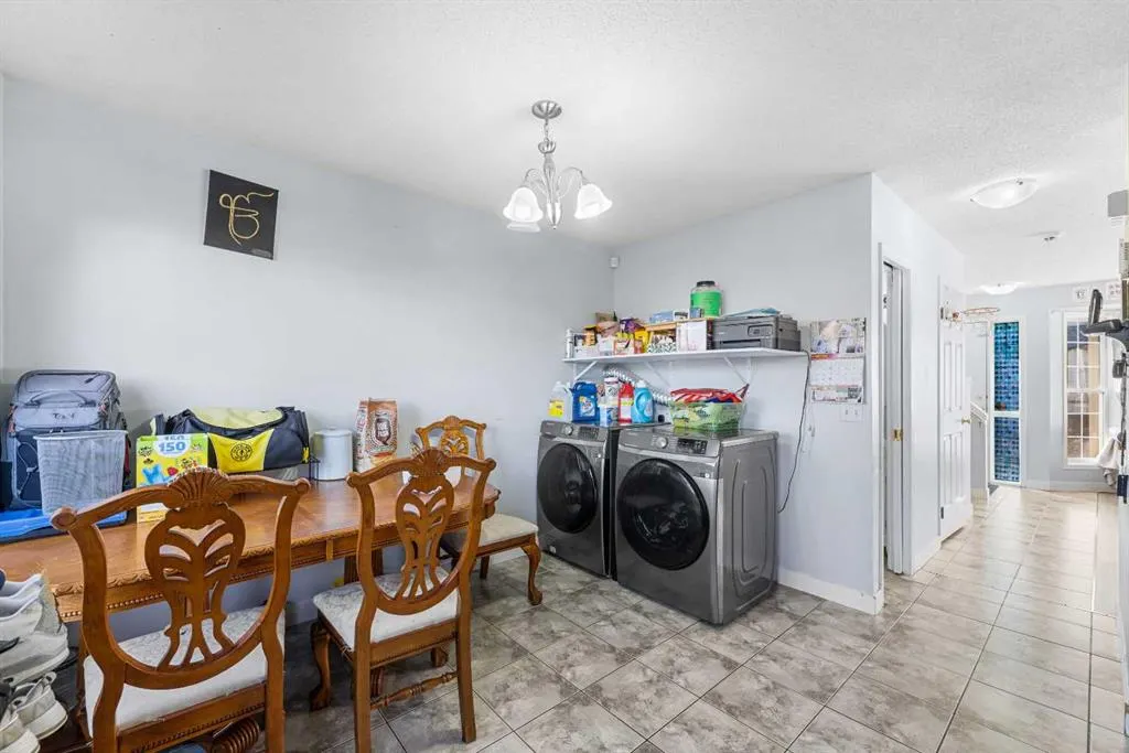 8 Martin Crossing Crescent NE