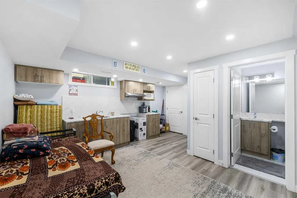 8 Martin Crossing Crescent NE