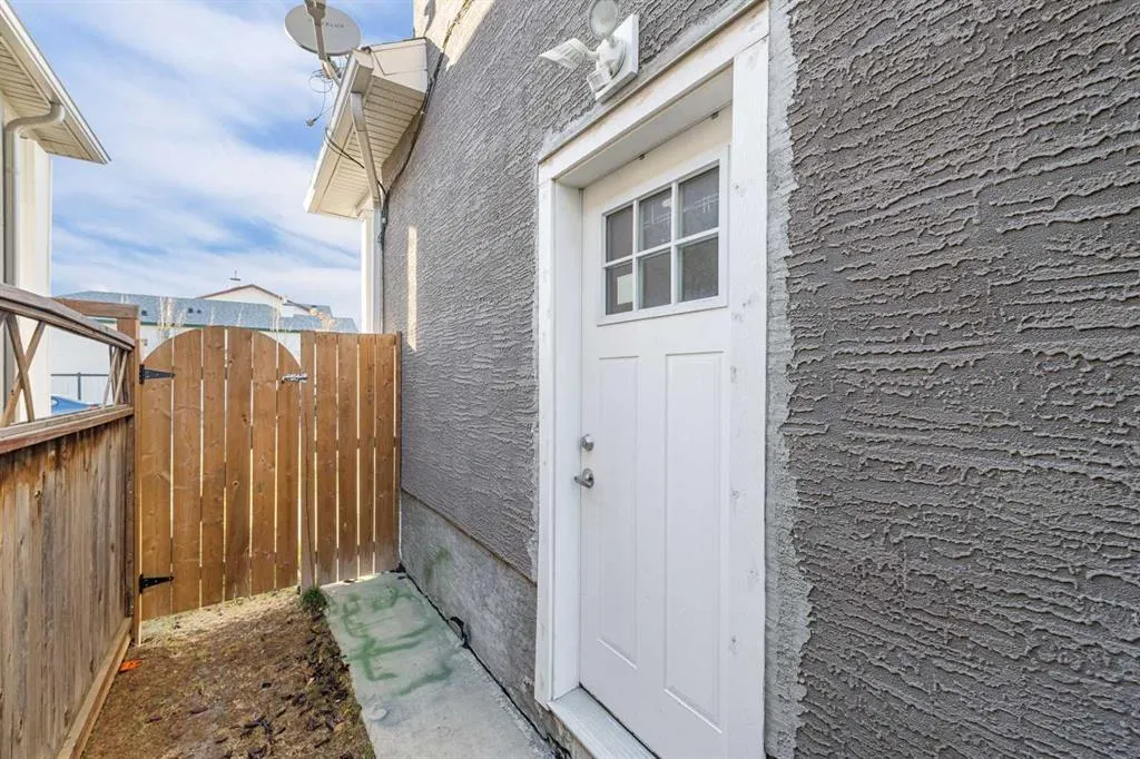 8 Martin Crossing Crescent NE