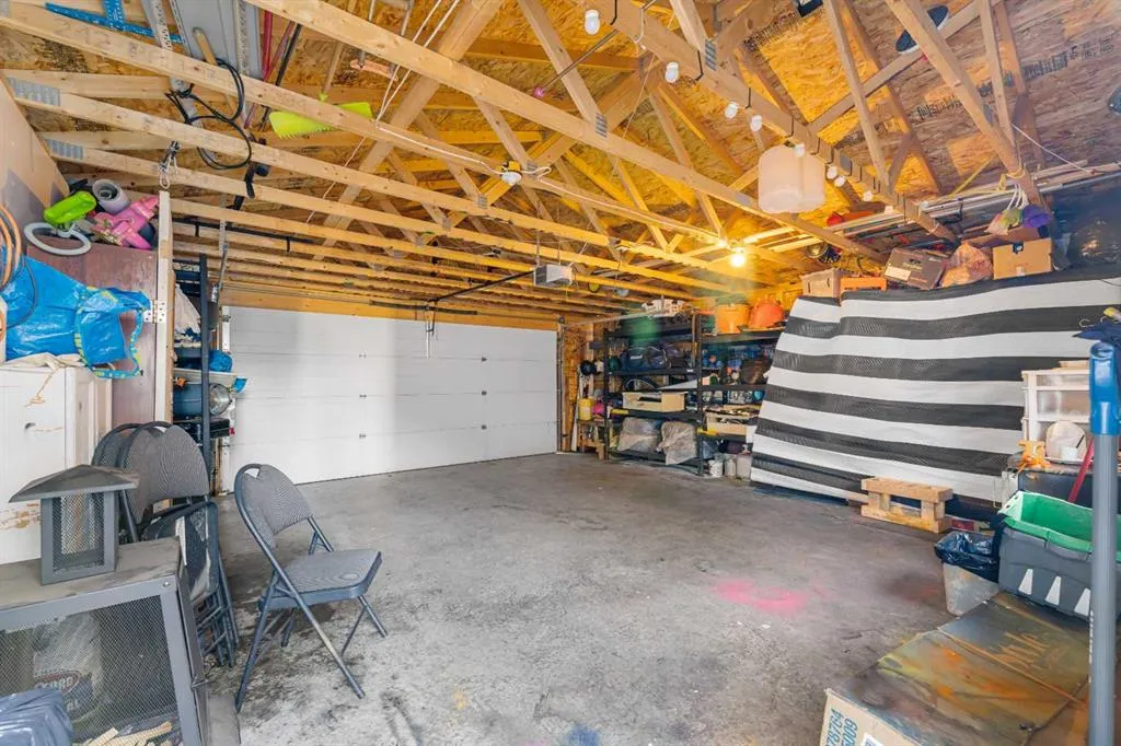 8 Martin Crossing Crescent NE