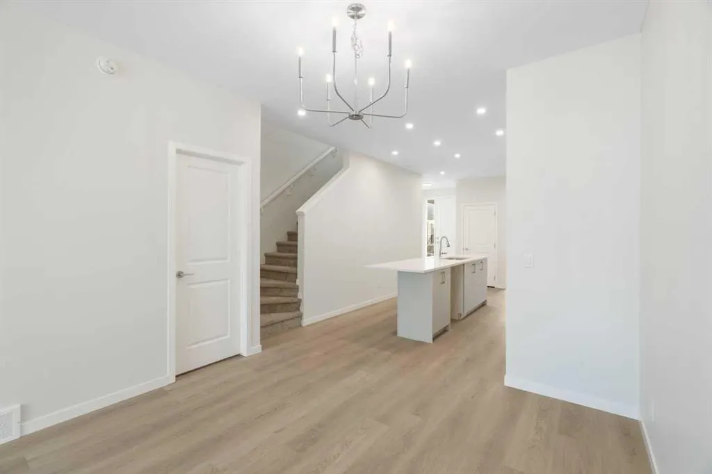 135 Creekview Gardens SW