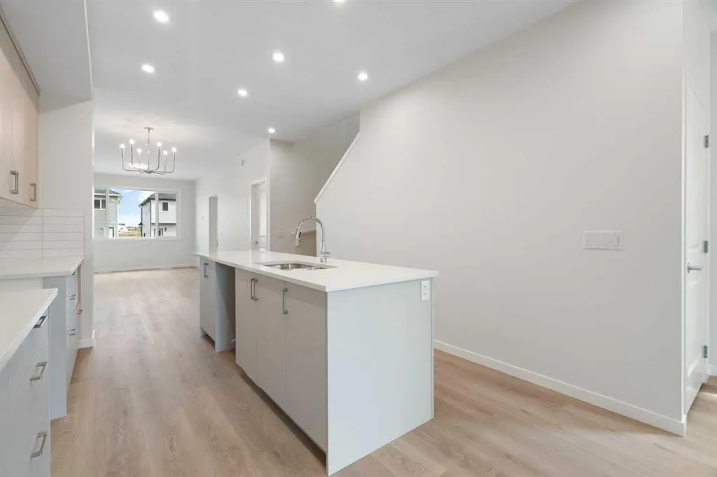 135 Creekview Gardens SW