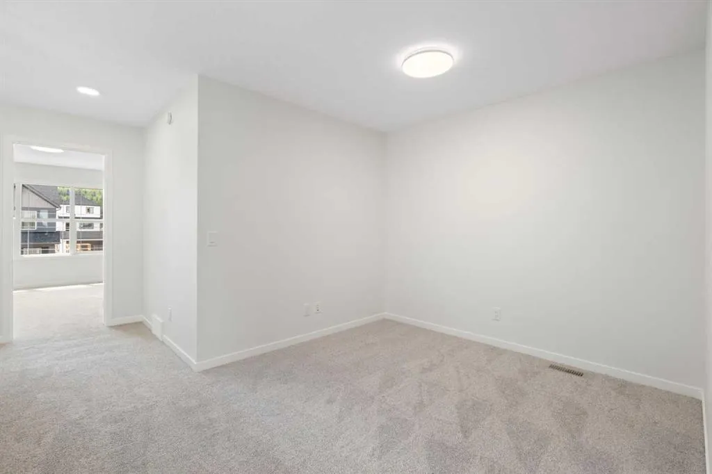 135 Creekview Gardens SW