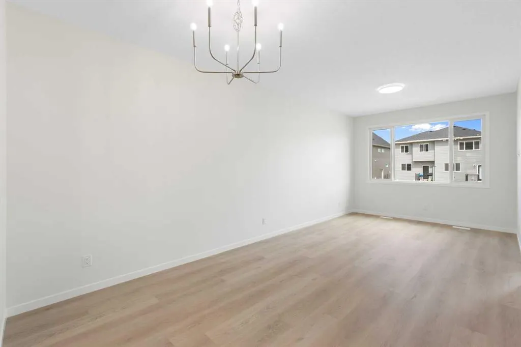 135 Creekview Gardens SW