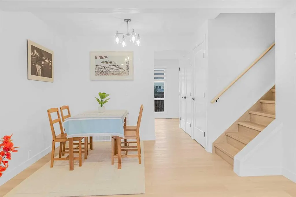 112 Erin Grove Close SE, #2