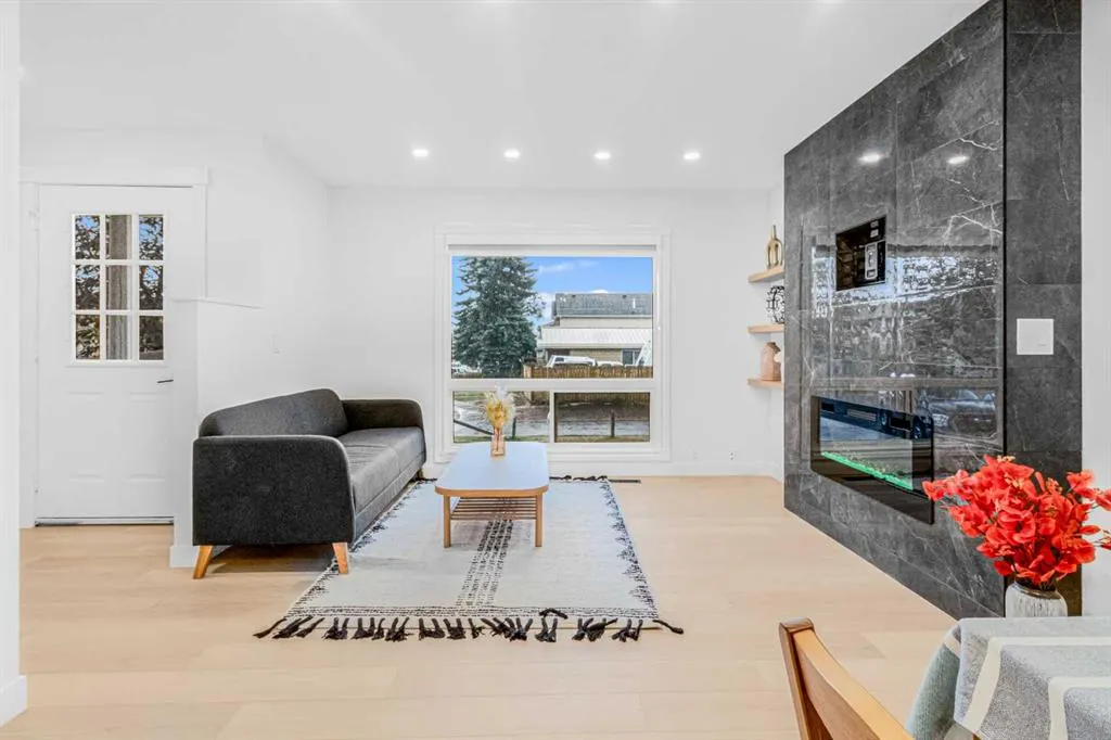 112 Erin Grove Close SE, #2