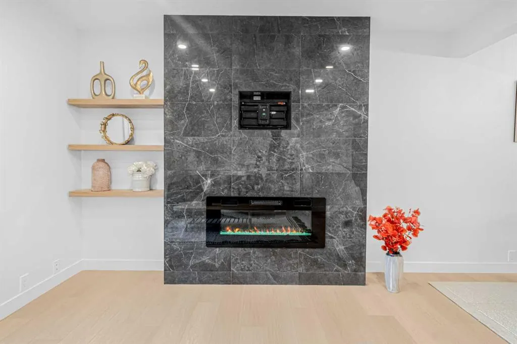 112 Erin Grove Close SE, #2