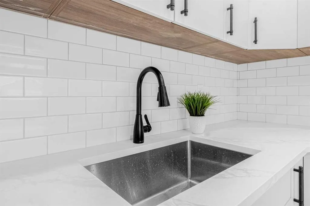 112 Erin Grove Close SE, #2