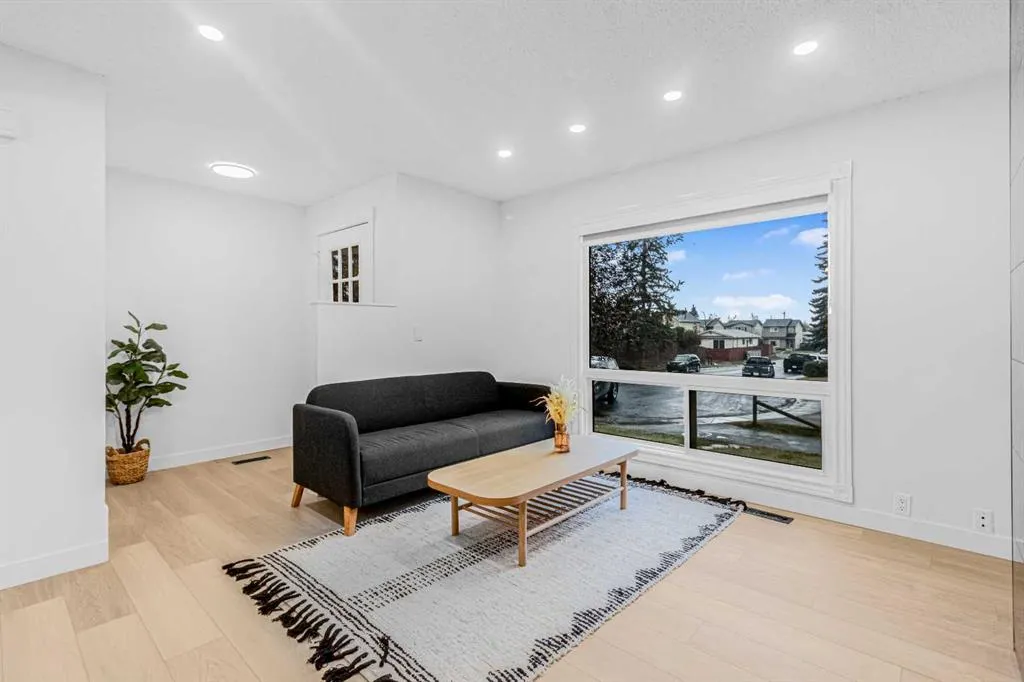 112 Erin Grove Close SE, #2