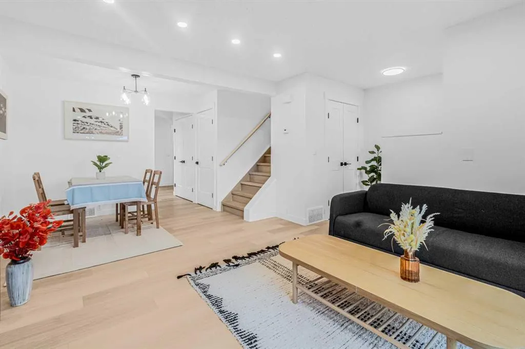 112 Erin Grove Close SE, #2