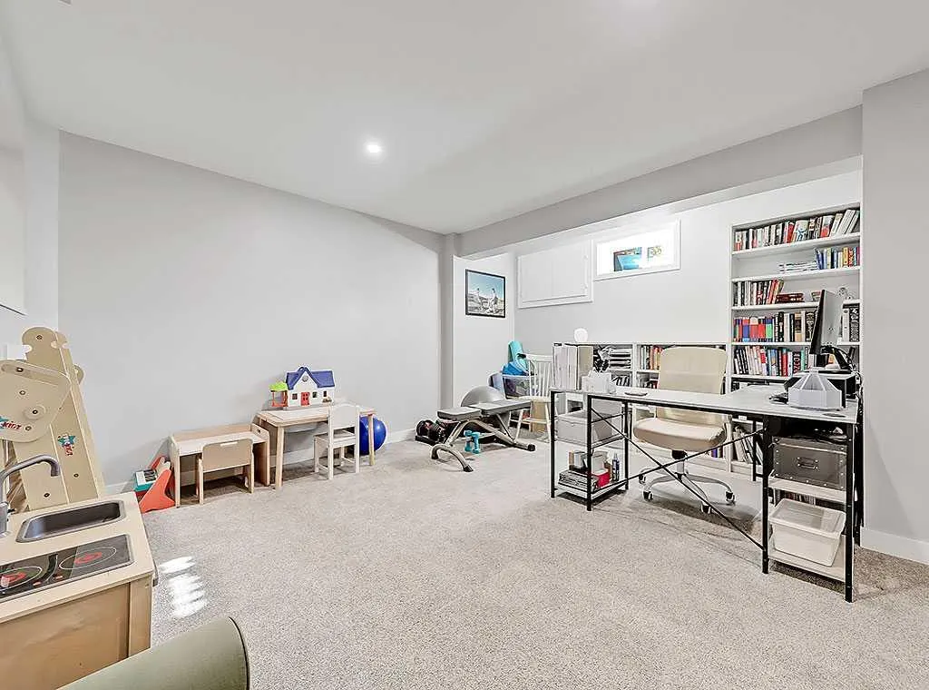 2127 34 Avenue SW, #2