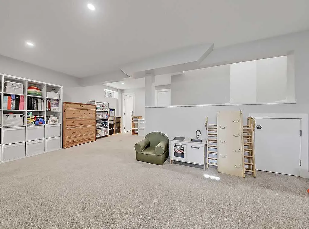 2127 34 Avenue SW, #2