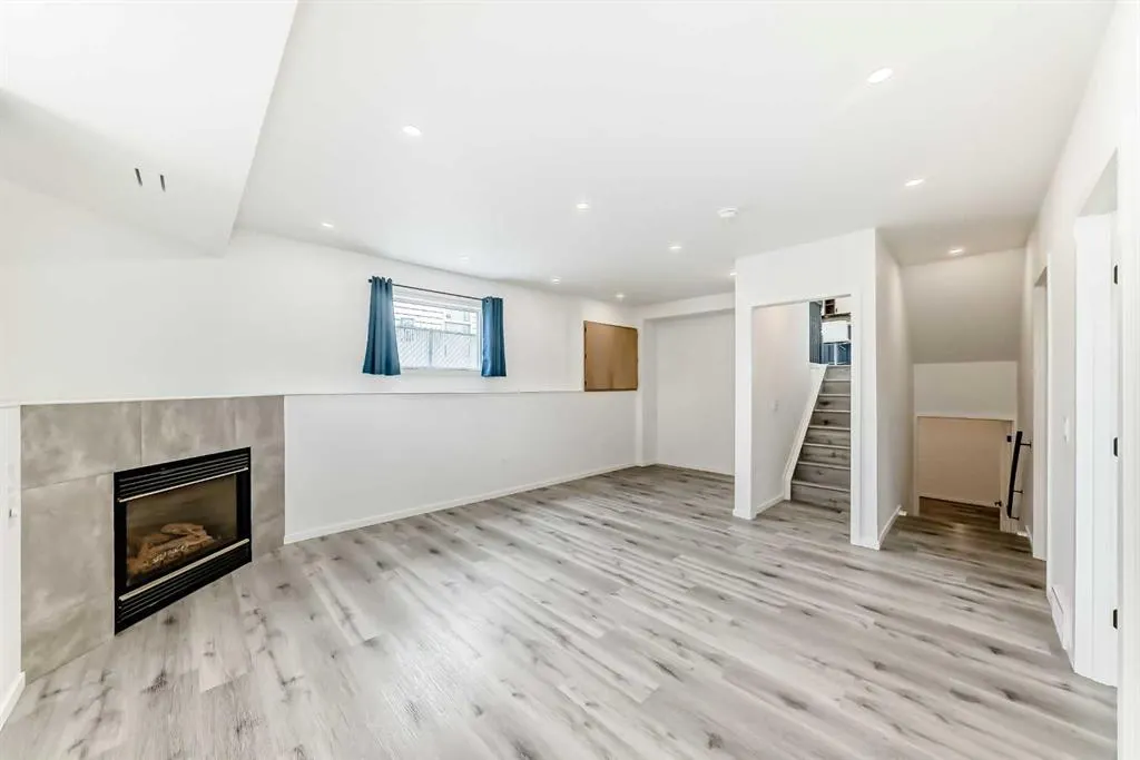 12650 Coventry Hills Way NE