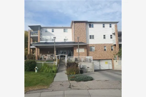 165 Manora Place NE, #222