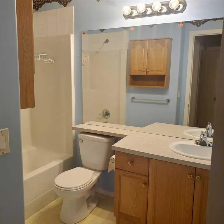 165 Manora Place NE, #222