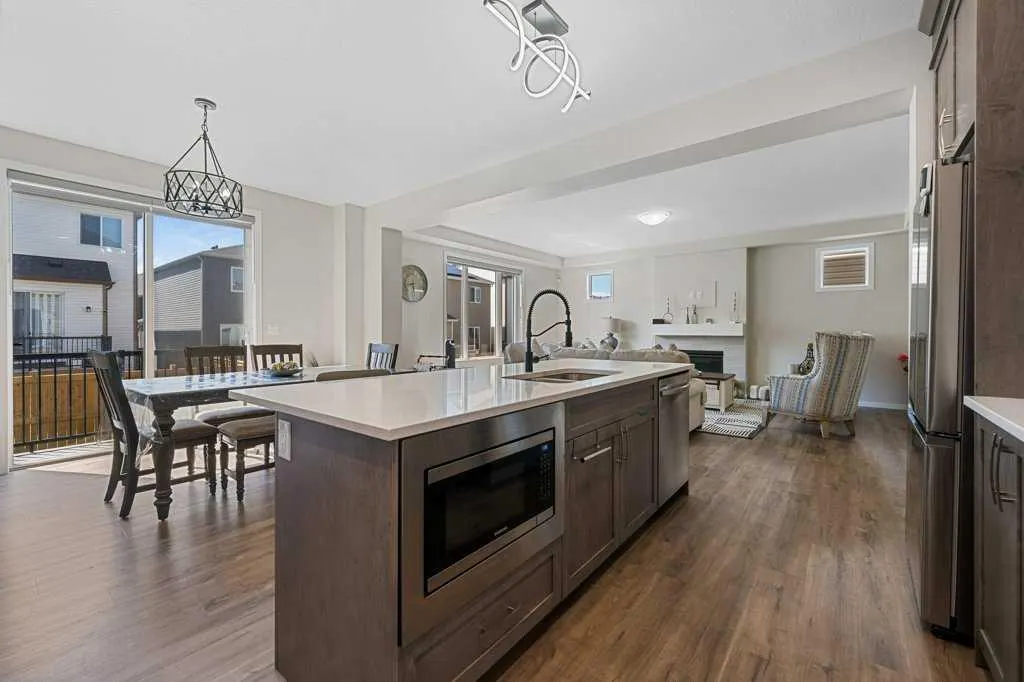 2091 Windbury Crescent SW