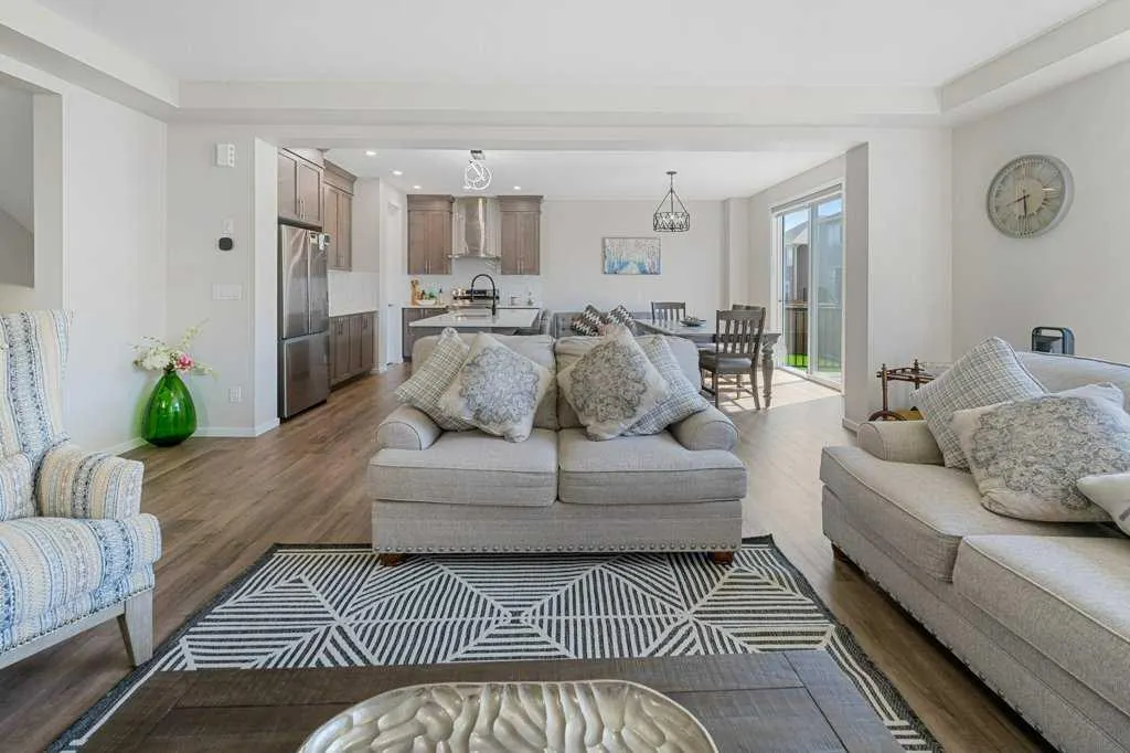 2091 Windbury Crescent SW