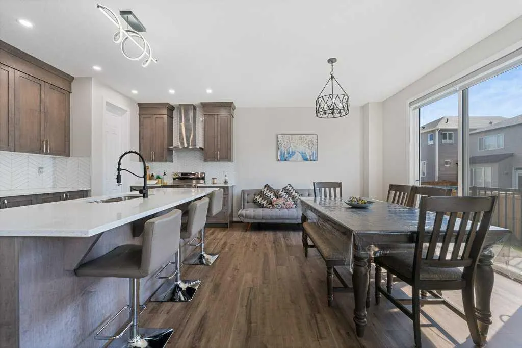 2091 Windbury Crescent SW