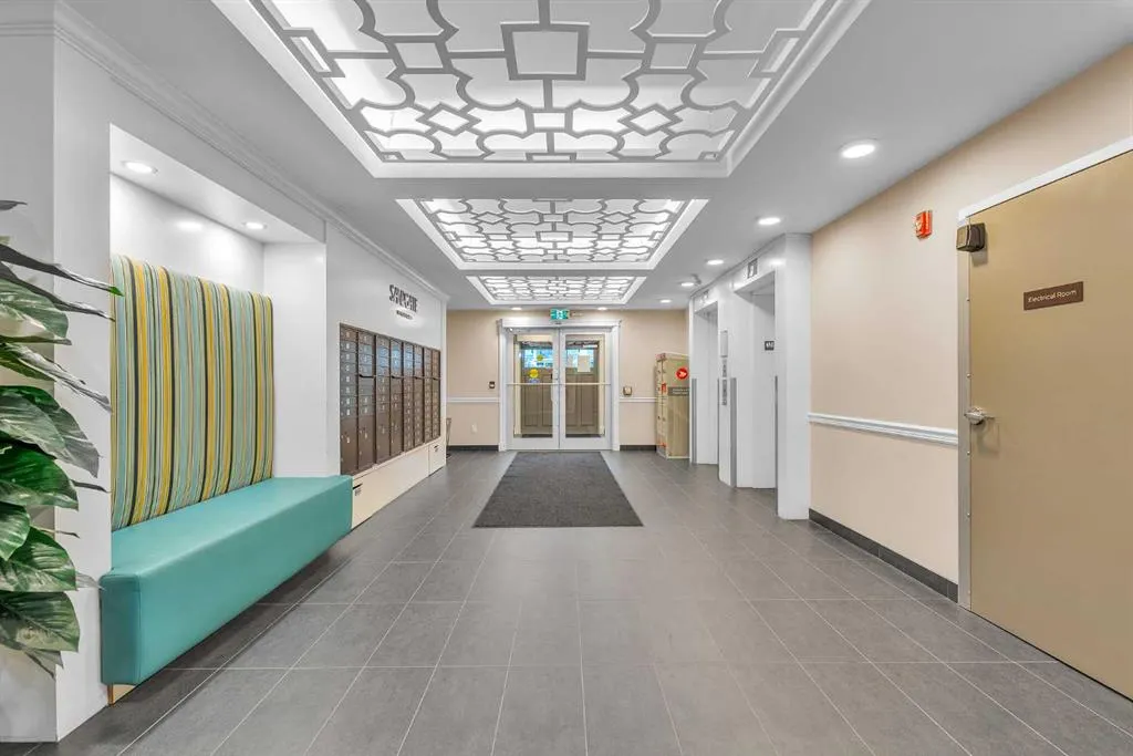 20 Mahogany Mews SE, #104