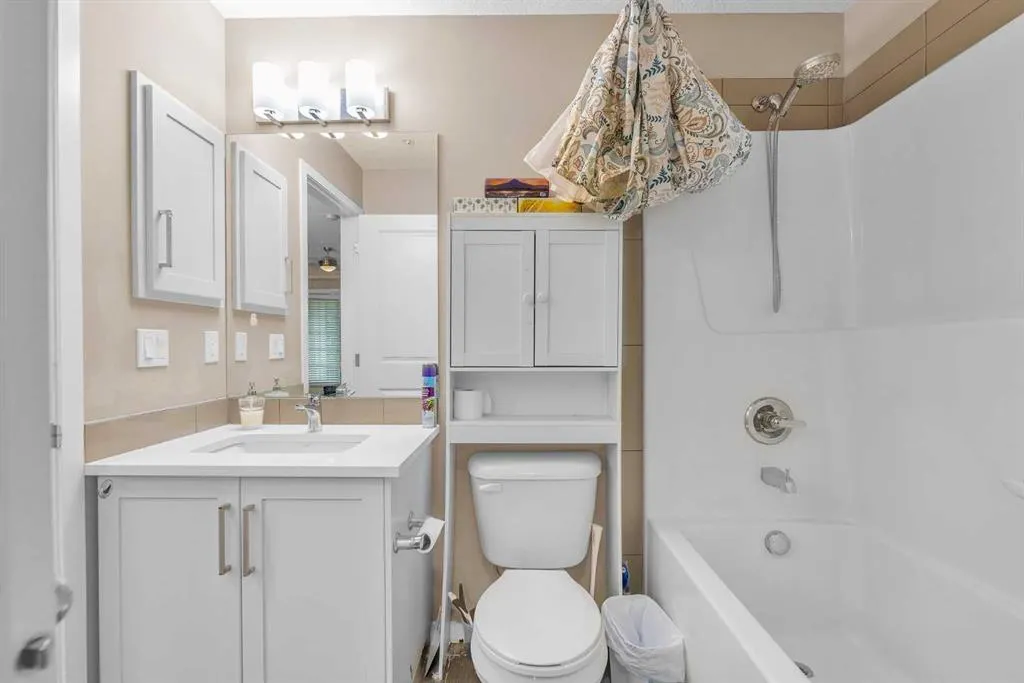 20 Mahogany Mews SE, #104