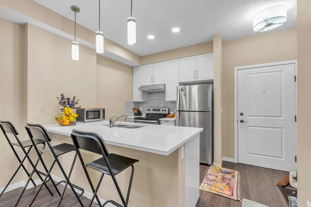 20 Mahogany Mews SE, #104