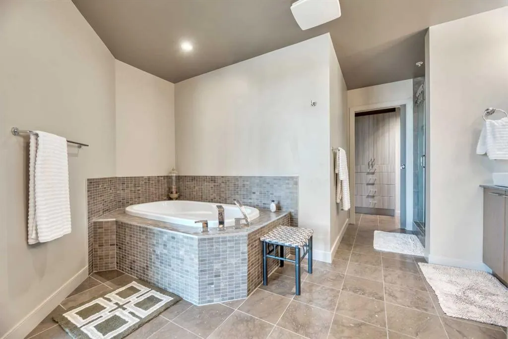 220 12 Avenue SE, #2405