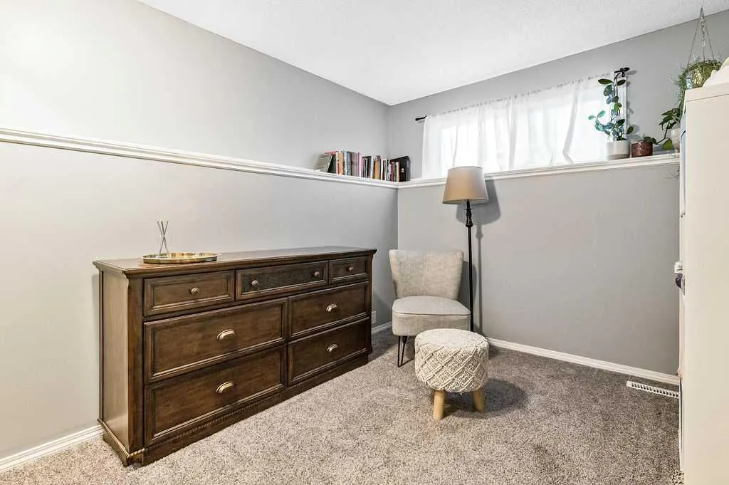 106 Woodfield Close SW