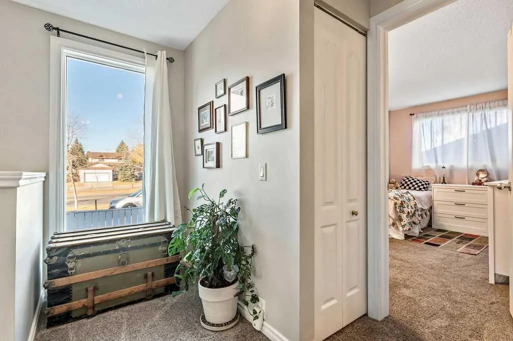 106 Woodfield Close SW