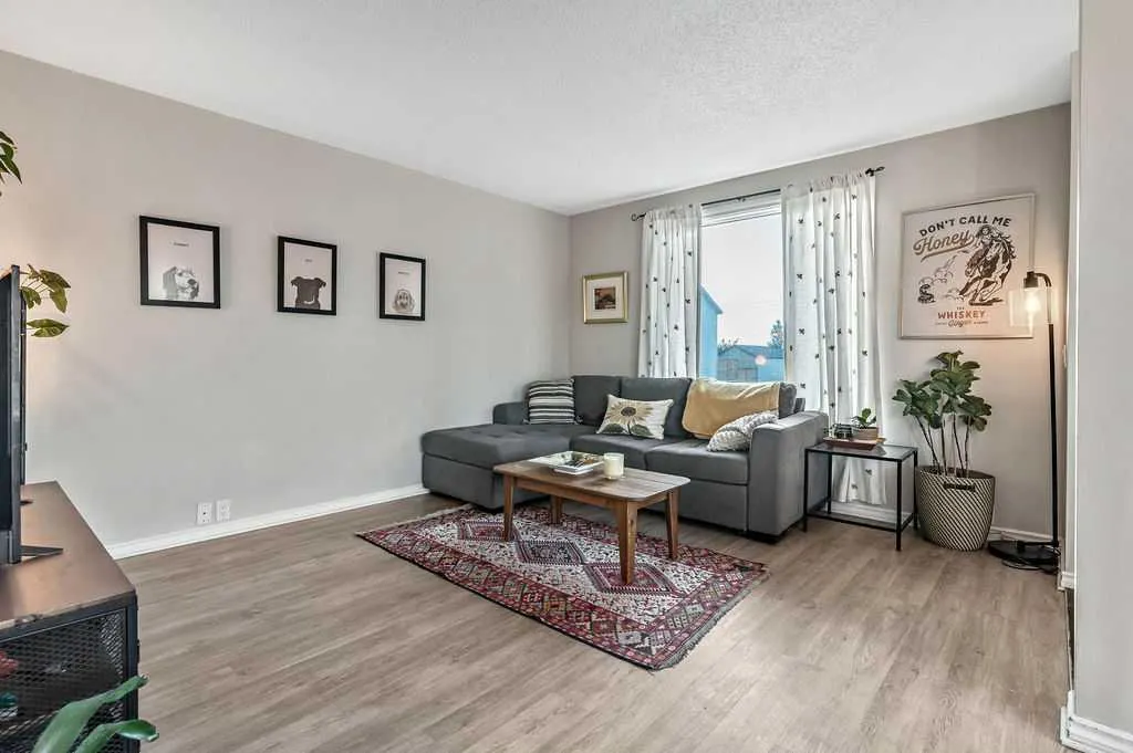 106 Woodfield Close SW