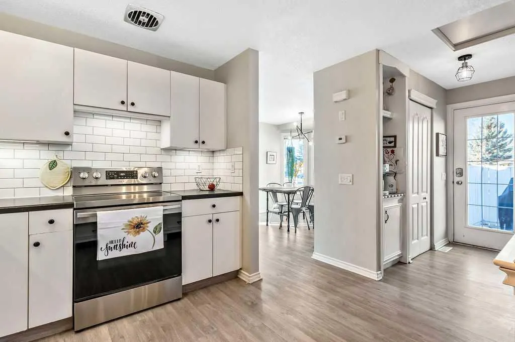 106 Woodfield Close SW