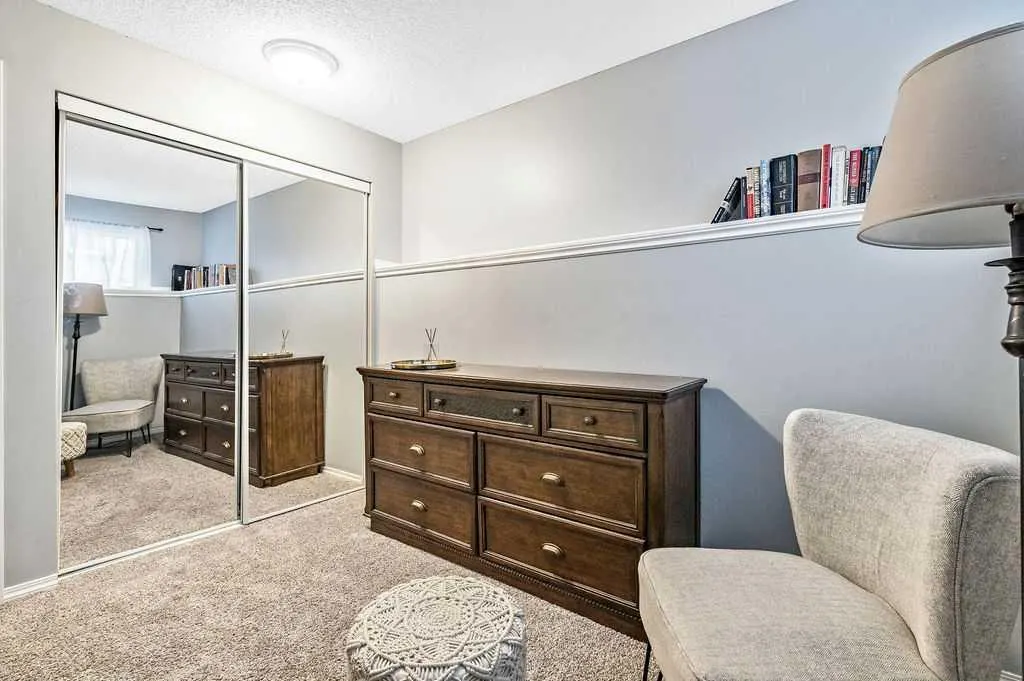 106 Woodfield Close SW